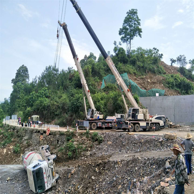 双牌汽车掉沟里叫吊车救援要多少钱